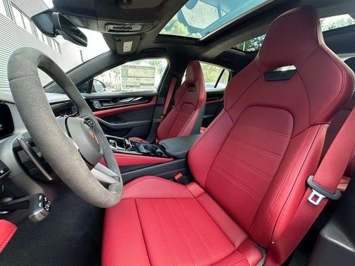 2026 Porsche Panamera GTS