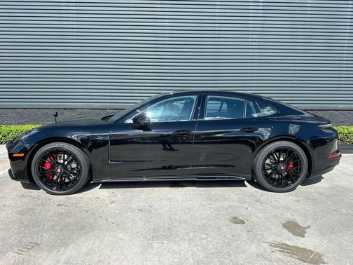 2026 Porsche Panamera GTS
