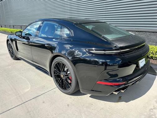 2026 Porsche Panamera GTS