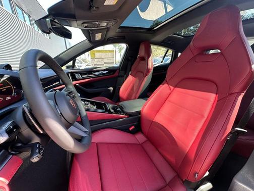 2026 Porsche Panamera 4