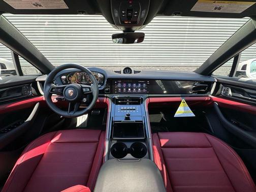 2026 Porsche Panamera 4