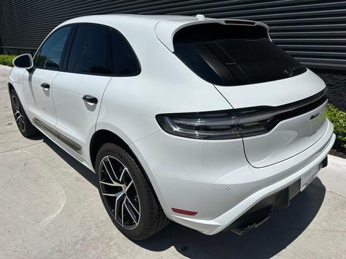 2024 Porsche Macan Base (PDK)