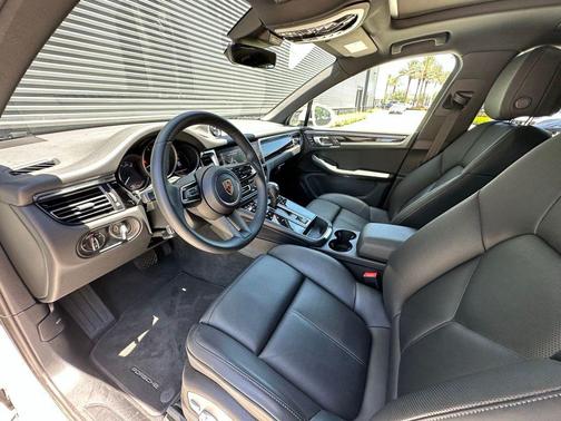 2024 Porsche Macan Base (PDK)