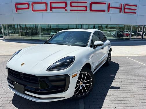 2024 Porsche Macan Base (PDK)