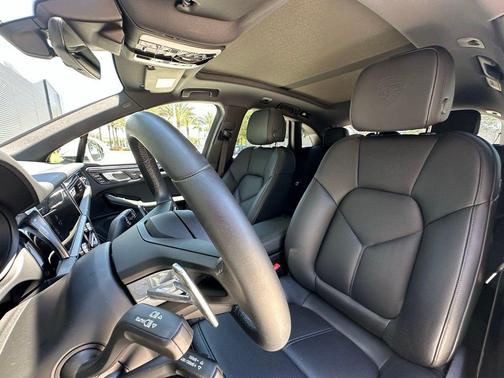 2024 Porsche Macan Base (PDK)