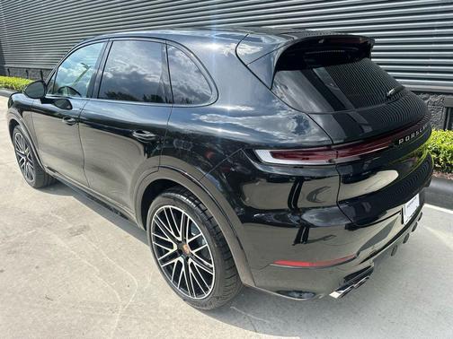 2026 Porsche Cayenne Base