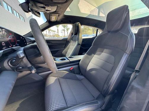 2025 Porsche Taycan 4S