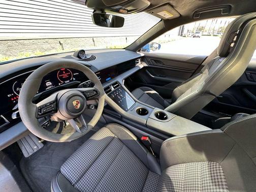 2025 Porsche Taycan 4S