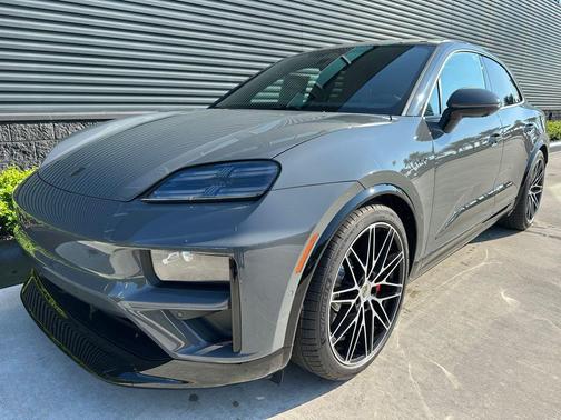 2025 Porsche Macan Turbo
