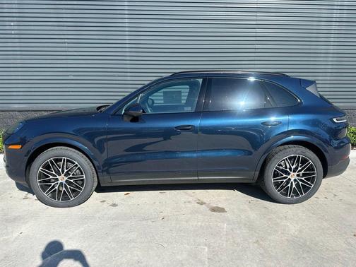 2025 Porsche Cayenne Base