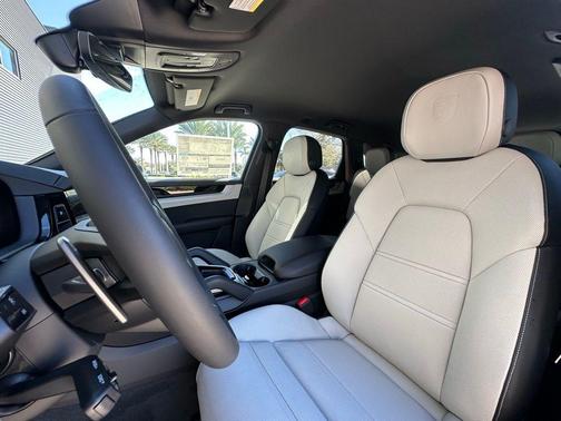 2025 Porsche Cayenne Base