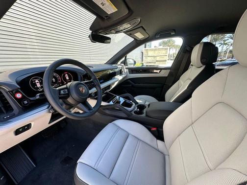 2025 Porsche Cayenne Base