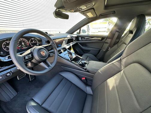 2026 Porsche Panamera 4