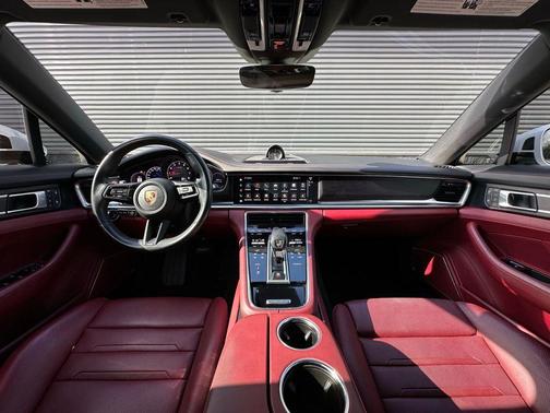 2023 Porsche Panamera 