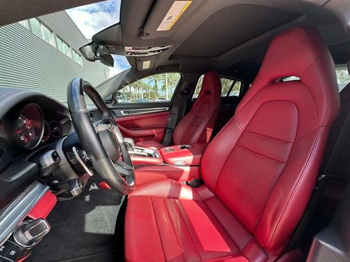 2023 Porsche Panamera 