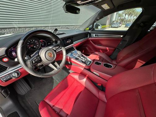 2023 Porsche Panamera 