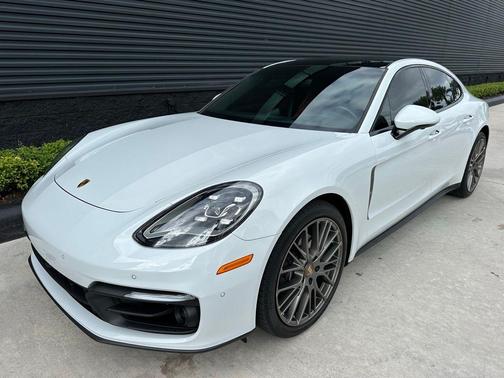 2023 Porsche Panamera 