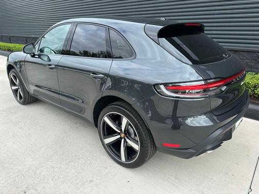 2026 Porsche Macan Base