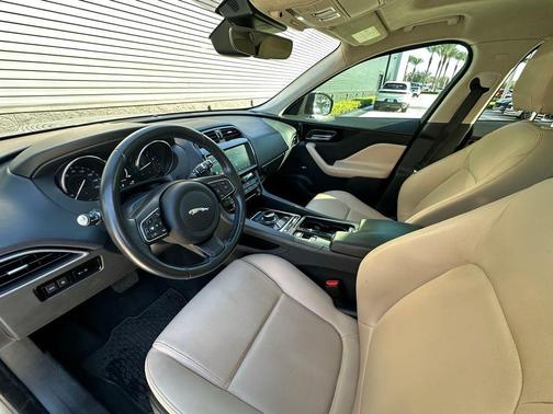 2020 Jaguar F-PACE 25t Premium