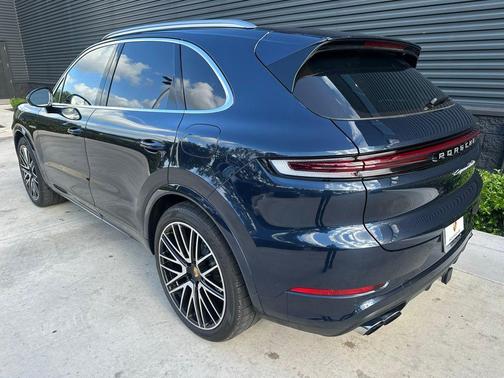 2024 Porsche Cayenne E-Hybrid Turbo
