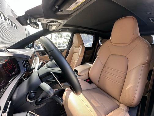 2024 Porsche Cayenne E-Hybrid Turbo