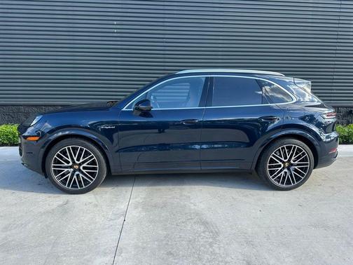 2024 Porsche Cayenne E-Hybrid Turbo