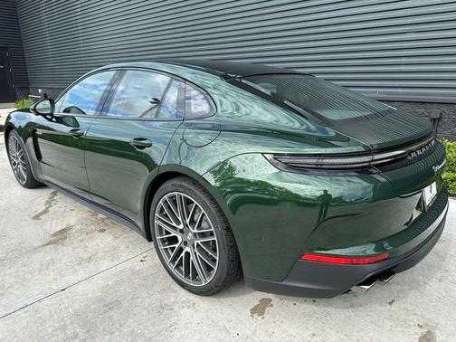 2025 Porsche Panamera E-Hybrid 4