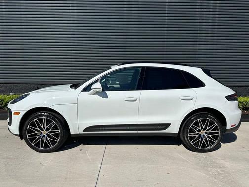 2026 Porsche Macan Base