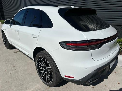 2025 Porsche Macan T