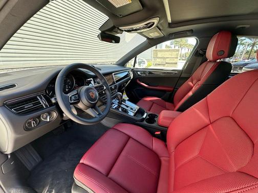 2025 Porsche Macan T
