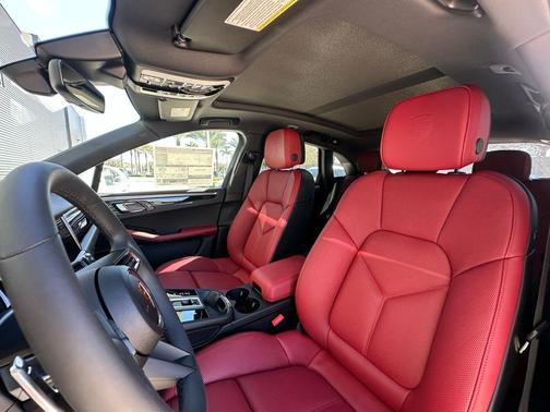 2025 Porsche Macan T