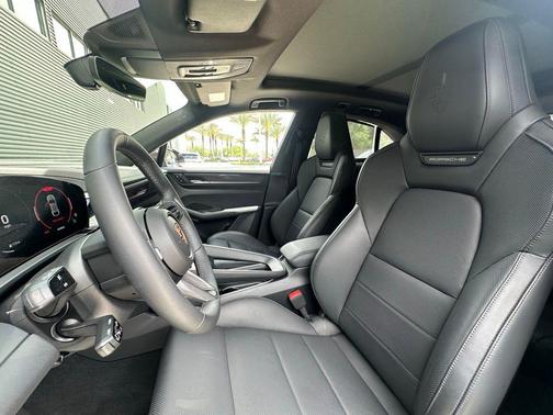 Copper 2025 Porsche Macan Base