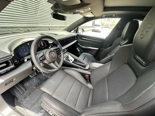 Copper 2025 Porsche Macan Base