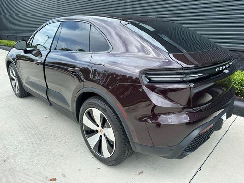 Copper 2025 Porsche Macan Base