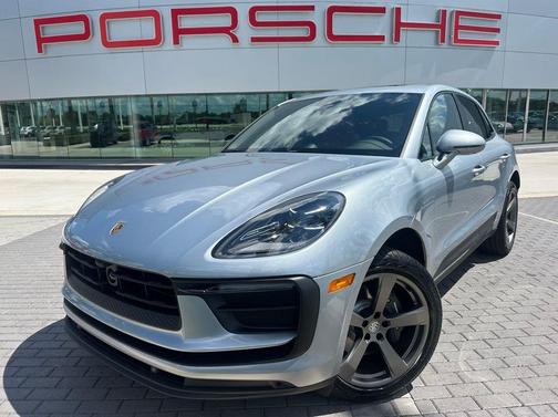 Dolomite Silver Metallic 2026 Porsche Macan Base