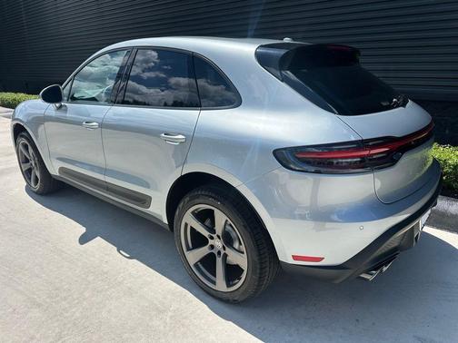 Dolomite Silver Metallic 2026 Porsche Macan Base