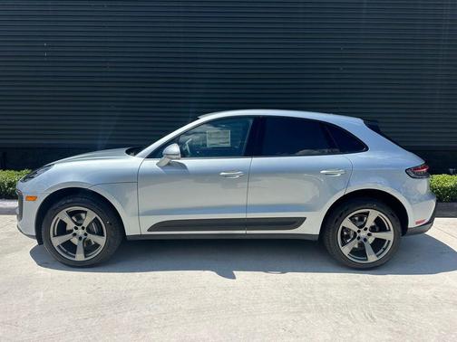 Dolomite Silver Metallic 2026 Porsche Macan Base