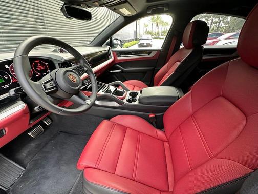 Dolomite Gray 2026 Porsche Cayenne Base