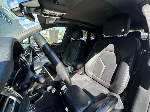 2022 Porsche Macan Base