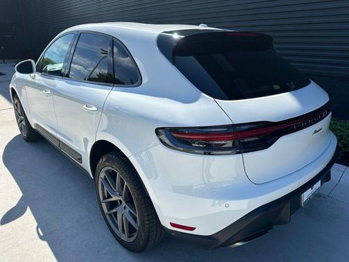 2022 Porsche Macan Base