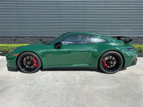 2026 Porsche 911 Carrera 4 GTS