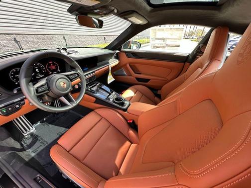 2026 Porsche 911 Carrera 4 GTS