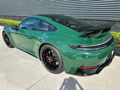 2026 Porsche 911 Carrera 4 GTS