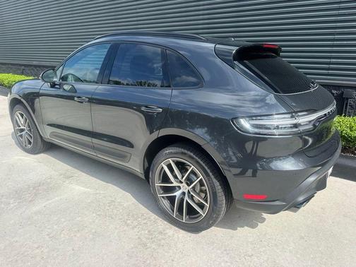 Volcano Grey Metallic 2026 Porsche Macan Base