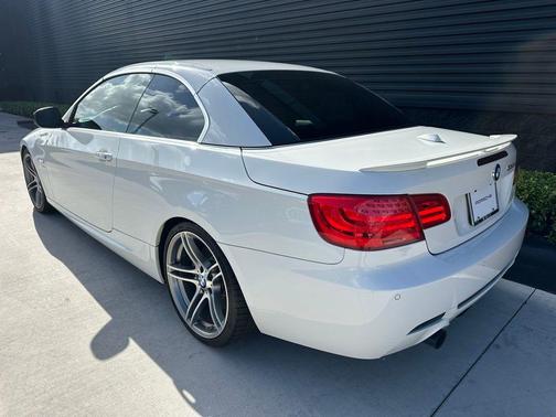 Alpine White 2011 BMW 335 is