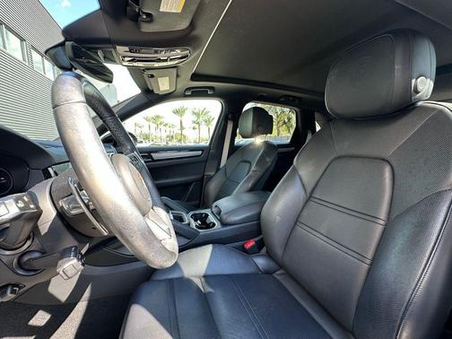 2022 Porsche Cayenne 