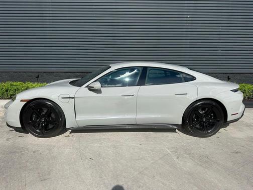 2025 Porsche Taycan Turbo