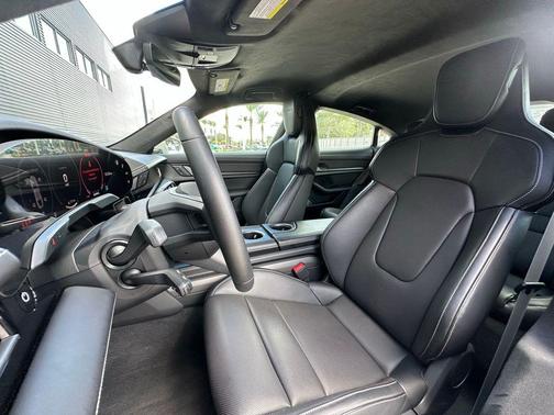 2025 Porsche Taycan Turbo