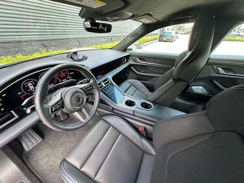 2025 Porsche Taycan Turbo