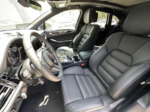 Jet Black Metallic 2026 Porsche Macan Base